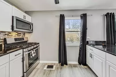 318 Marquette Street, Park Forest, IL 60466 - Photo 7