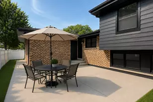 8702 W Bruce Dr W, Niles, IL 60714 - Photo 17