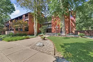 107 N Elm St, Champaign, IL 61820 - Photo 3