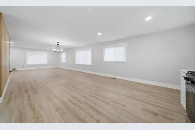 9839 Meade Avenue, Oak Lawn, IL 60453 - Photo 5