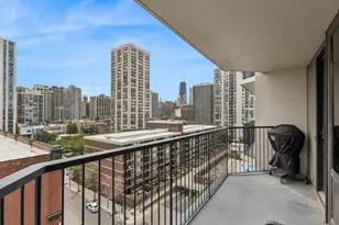 1560 N Sandburg Terrace, Chicago, IL 60610 - Photo 7