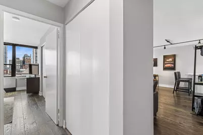 1560 N Sandburg Terrace #1010J, Chicago, IL 60610 - Photo 11
