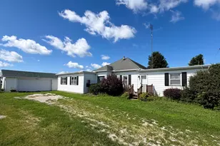 82 N 23rd Rd, Peru, IL 61354 - Photo 1