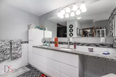 527 E Main Street, Ottawa, IL 61350 - Photo 9