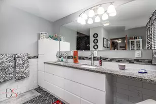 527 E Main St, Ottawa, IL 61350 - Photo 9
