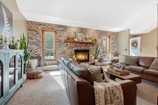 2105 Berrywood Ln, Bloomington, IL 61704 - Photo 9