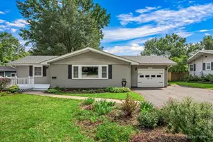 326 Farview Dr, North Aurora, IL 60542 - Photo 1