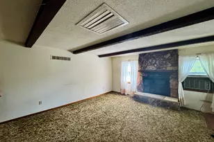 335 N Washington St, Tiskilwa, IL 61368 - Photo 9