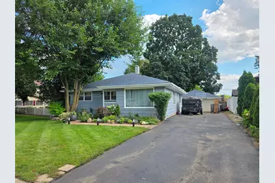 605 E Maple Avenue, Mundelein, IL 60060 - Photo 1