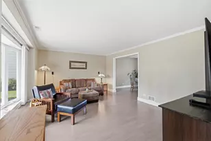 969 E Castlewood Ln, Bartlett, IL 60103 - Photo 5