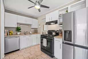 1194 Windsor Ln, Hanover Park, IL 60133 - Photo 5
