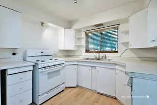 1924 Bethesda Blvd, Zion, IL 60099 - Photo 7
