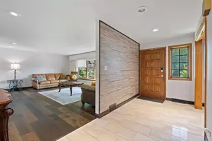 2250 White Oak Dr, Northbrook, IL 60062 - Photo 5
