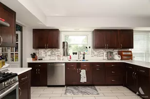 1415 Churchill Rd, Schaumburg, IL 60195 - Photo 11