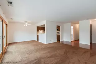 228 Arrowwood Ct, Schaumburg, IL 60193 - Photo 7