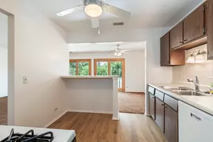 228 Arrowwood Ct, Schaumburg, IL 60193 - Photo 11