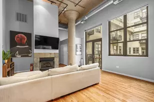 758 N Larrabee St, Chicago, IL 60654 - Photo 3
