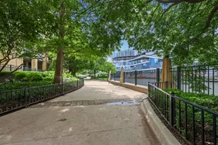 758 N Larrabee St, Chicago, IL 60654 - Photo 23