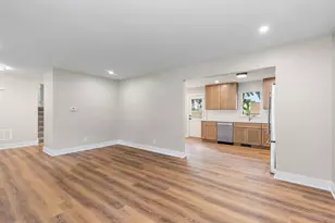 619 Dartmoor Dr, Crystal Lake, IL 60014 - Photo 5