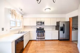 625 Sutton Ct, Wheeling, IL 60090 - Photo 11