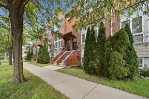 6336 N Sacramento Ave, Chicago, IL 60659 - Photo 1