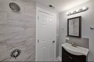 6322 N Francisco Ave, Chicago, IL 60659 - Photo 9