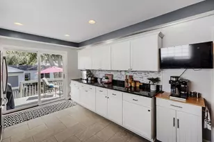 693 S Spring Rd, Elmhurst, IL 60126 - Photo 9