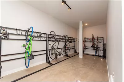 1964 N Milwaukee Avenue #205, Chicago, IL 60647 - Photo 15