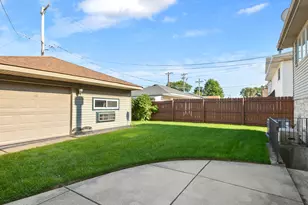 10633 S Whipple St, Chicago, IL 60655 - Photo 3