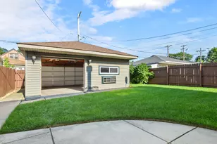 10633 S Whipple St, Chicago, IL 60655 - Photo 5