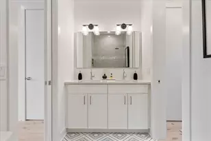 2235 W Oakdale Ave, Chicago, IL 60618 - Photo 29