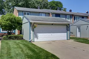 330 Elmwood Ln, Bloomingdale, IL 60108 - Photo 1