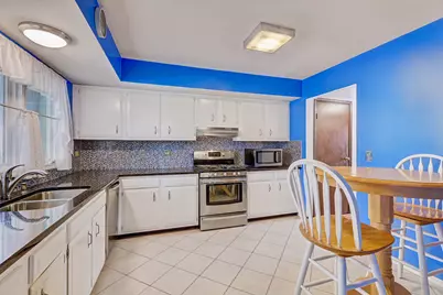 330 Elmwood Lane, Bloomingdale, IL 60108 - Photo 7