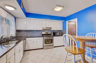 330 Elmwood Ln, Bloomingdale, IL 60108 - Photo 7