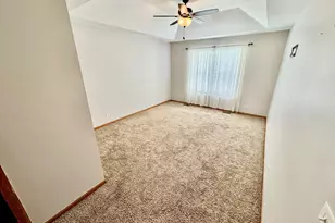 384 Horizon Ln, Dekalb, IL 60115 - Photo 7