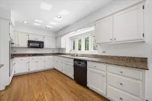 2318 River Woods Dr, Naperville, IL 60565 - Photo 11