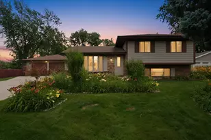 127 Barrett Ln, Schaumburg, IL 60193 - Photo 1