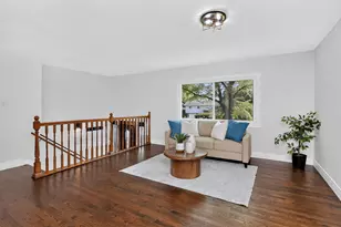 730 Hillcrest Blvd, Hoffman Estates, IL 60169 - Photo 3
