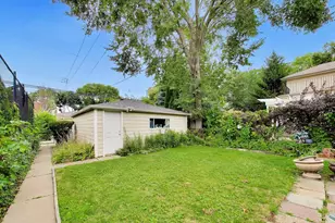 2908 W Birchwood Ave, Chicago, IL 60645 - Photo 39