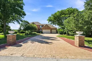 39W044 Foxwood Ln, Saint Charles, IL 60175 - Photo 1