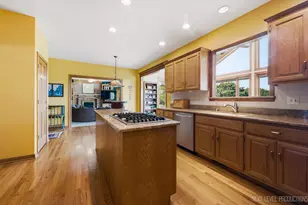 39W044 Foxwood Ln, Saint Charles, IL 60175 - Photo 11