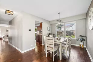 1676 Kennsington Ln, Crystal Lake, IL 60014 - Photo 5