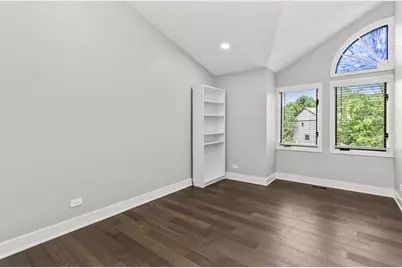 933 W Essex Place, Arlington Heights, IL 60004 - Photo 11