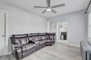 6 S Monterey Ave, Villa Park, IL 60181 - Photo 5