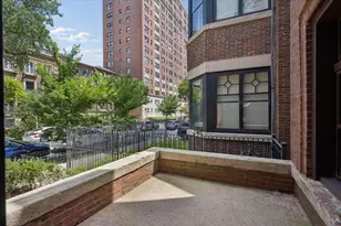 717 W Junior Terrace, Chicago, IL 60613 - Photo 5