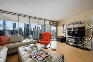 300 N State St, Chicago, IL 60654 - Photo 3