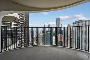 300 N State St, Chicago, IL 60654 - Photo 15