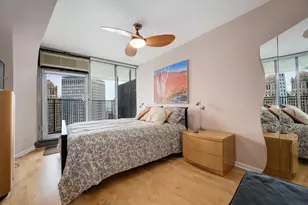 300 N State St, Chicago, IL 60654 - Photo 11