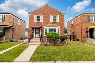 12442 S Throop St, Calumet Park, IL 60827 - Photo 1