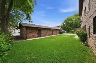 9535 S 54th Ave, Oak Lawn, IL 60453 - Photo 3